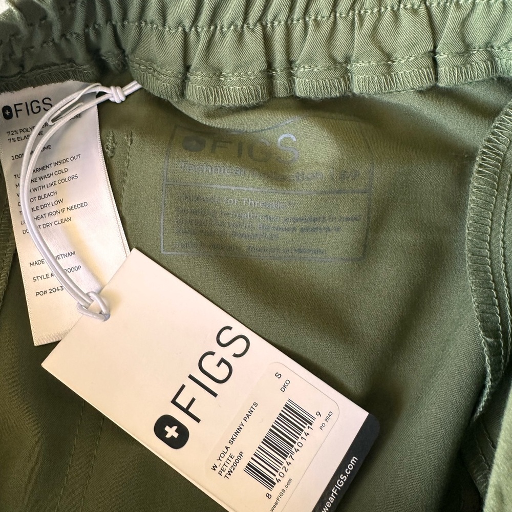 Figs Dark Olive Yola Small Petites. - Picture 4 of 4